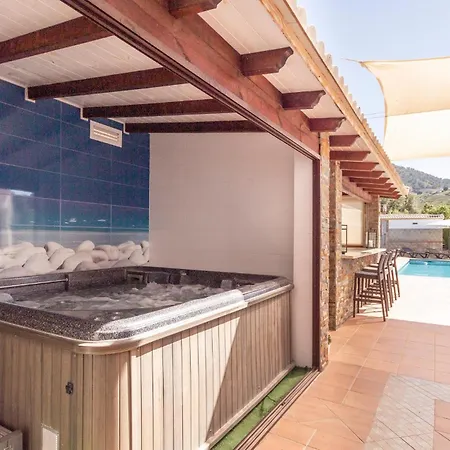 4 Bedroom In *